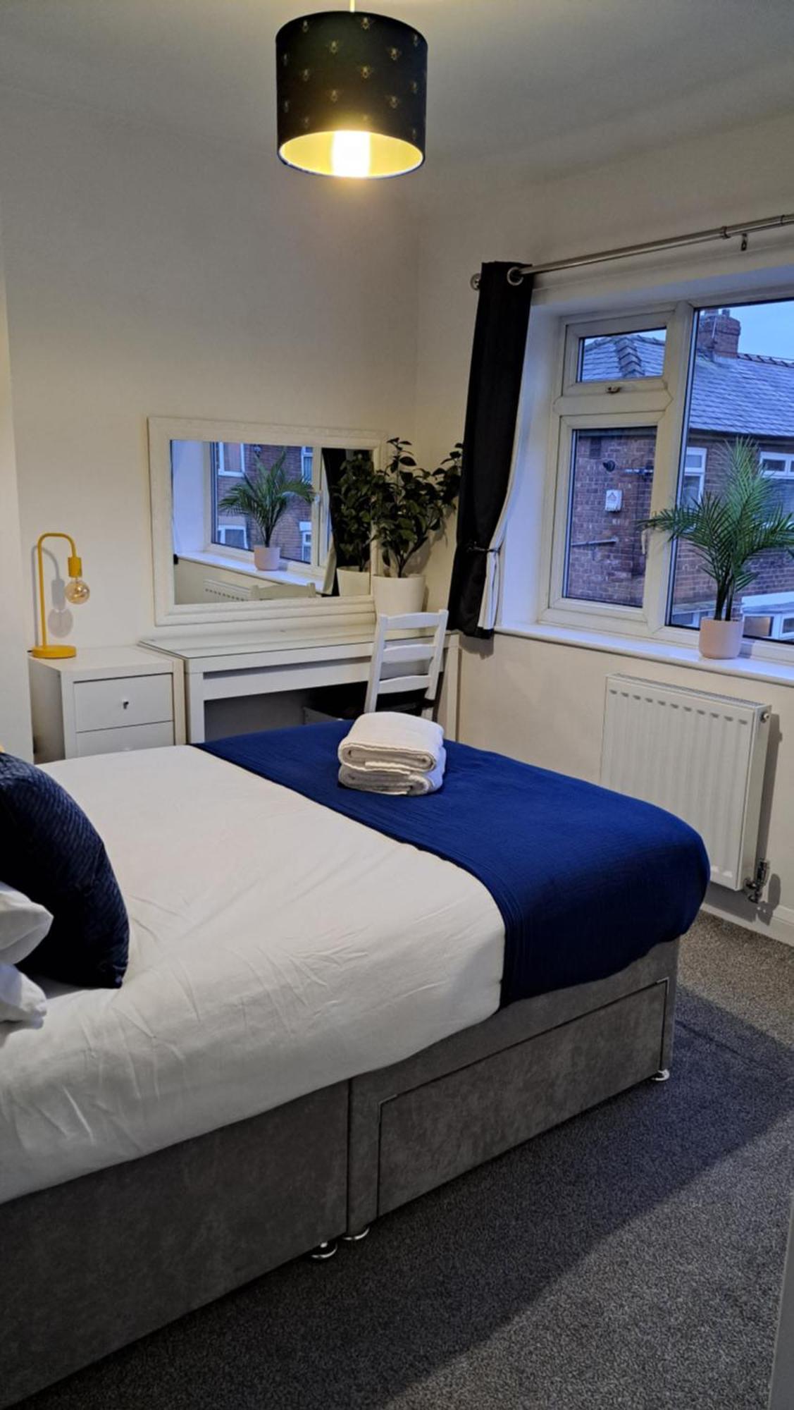 The Heart - Cosy 3 Bedroom House With Double Driveway And Garden In Manchester Eksteriør bilde