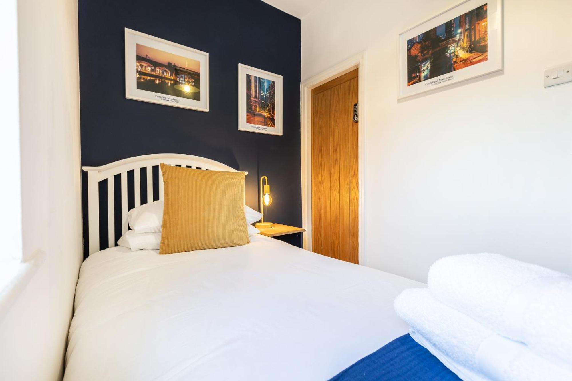 The Heart - Cosy 3 Bedroom House With Double Driveway And Garden In Manchester Eksteriør bilde