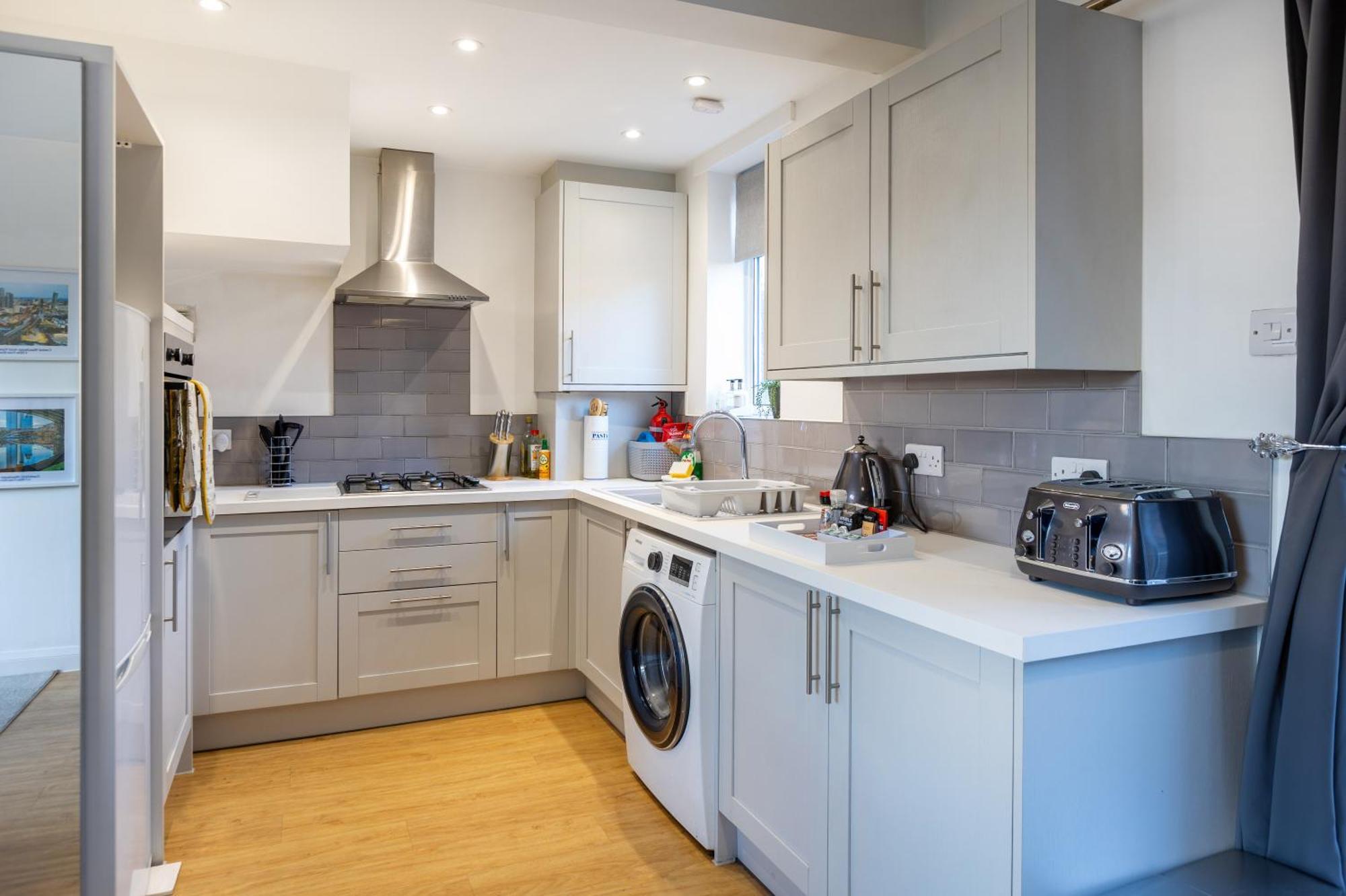 The Heart - Cosy 3 Bedroom House With Double Driveway And Garden In Manchester Eksteriør bilde