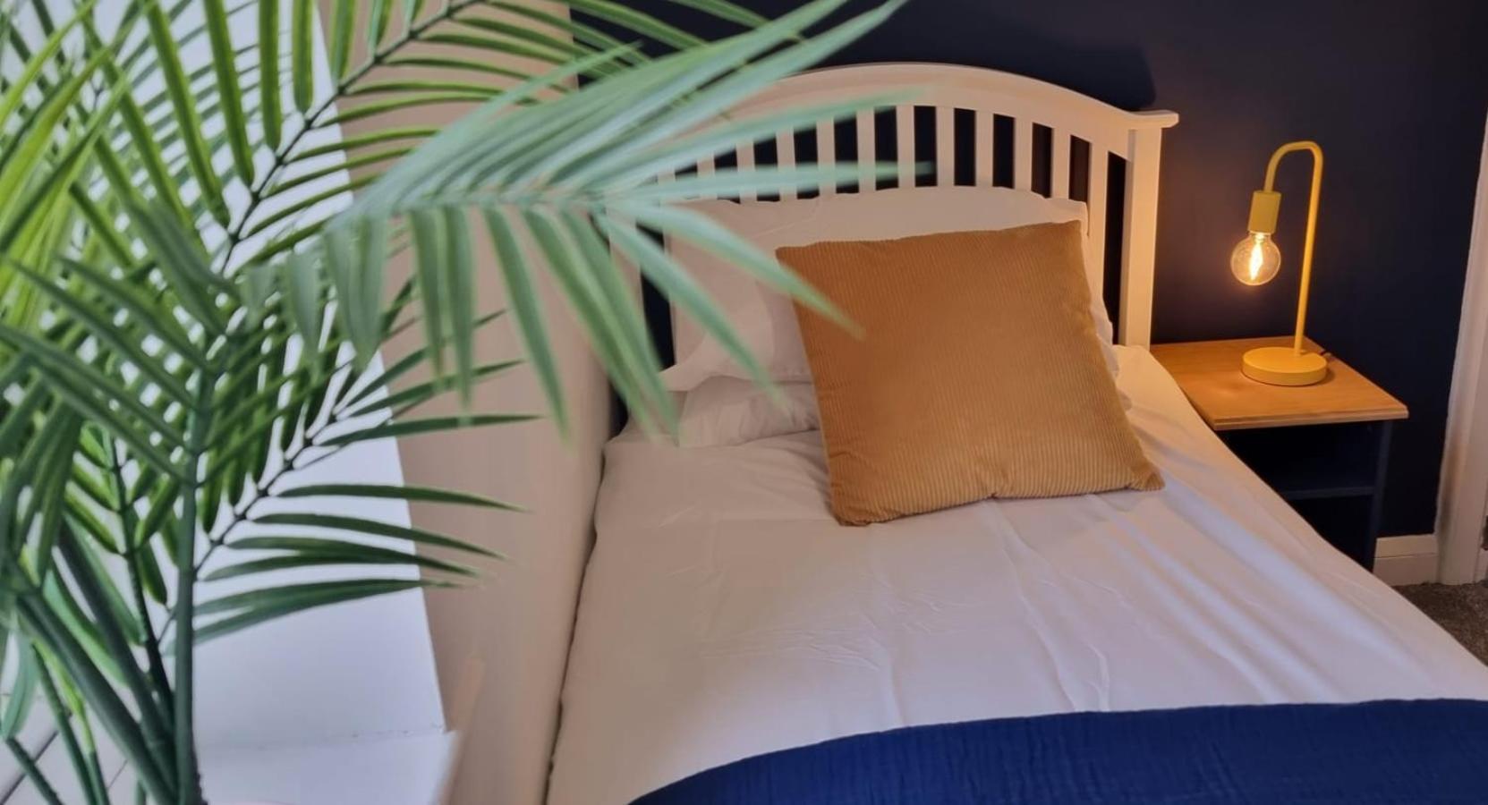 The Heart - Cosy 3 Bedroom House With Double Driveway And Garden In Manchester Eksteriør bilde