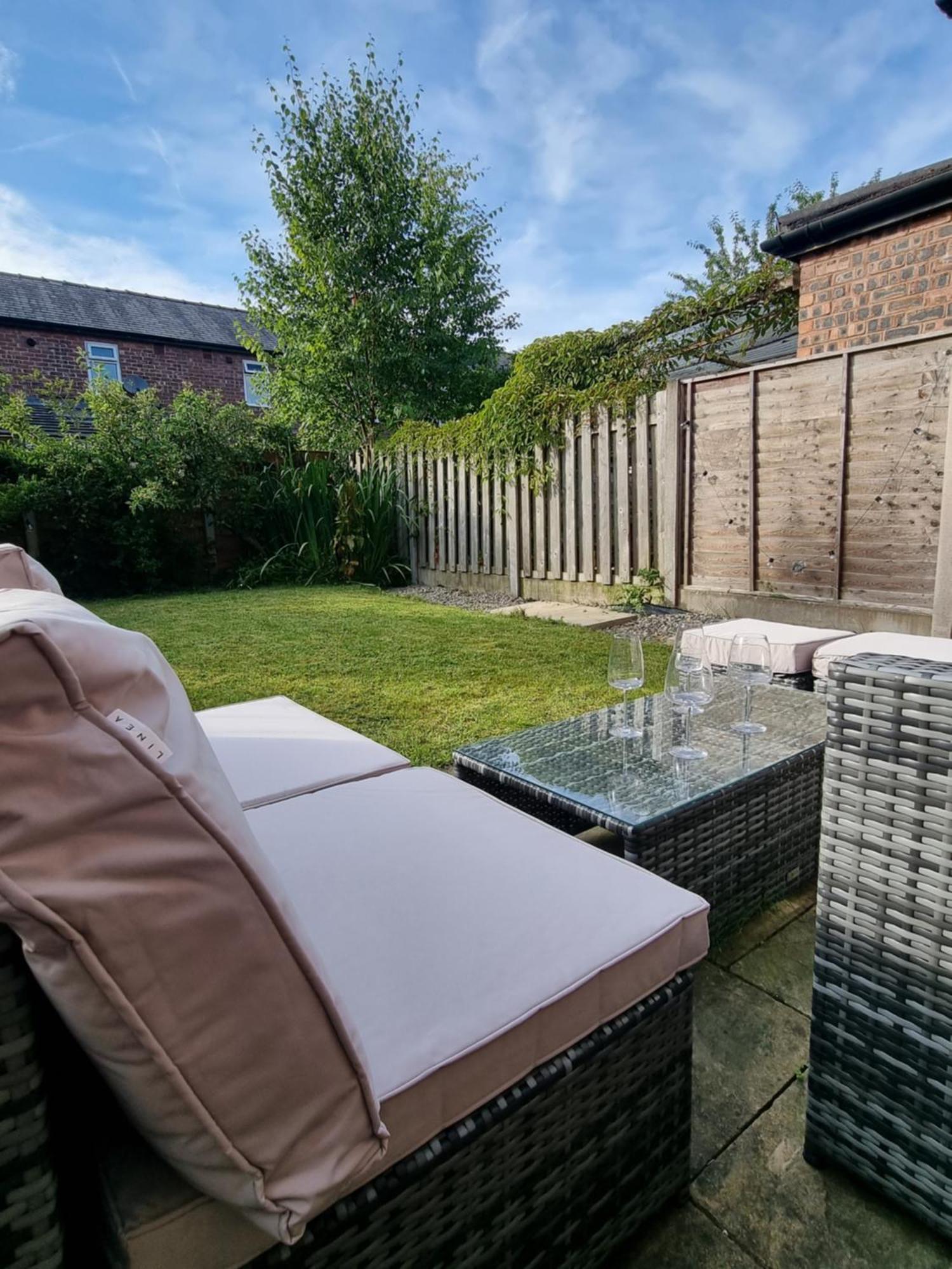 The Heart - Cosy 3 Bedroom House With Double Driveway And Garden In Manchester Eksteriør bilde
