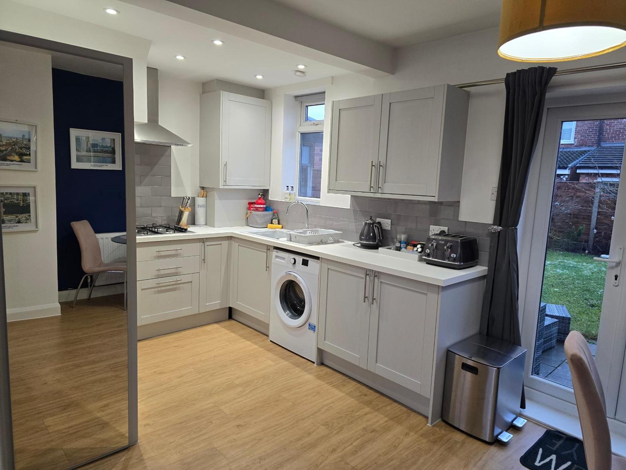 The Heart - Cosy 3 Bedroom House With Double Driveway And Garden In Manchester Eksteriør bilde