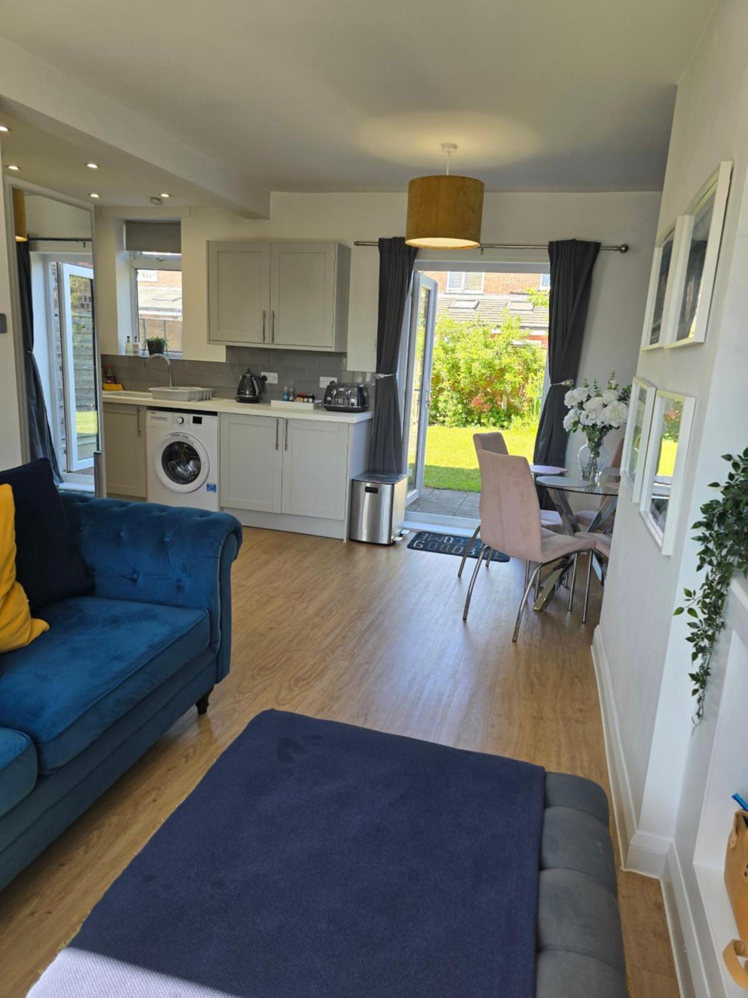 The Heart - Cosy 3 Bedroom House With Double Driveway And Garden In Manchester Eksteriør bilde