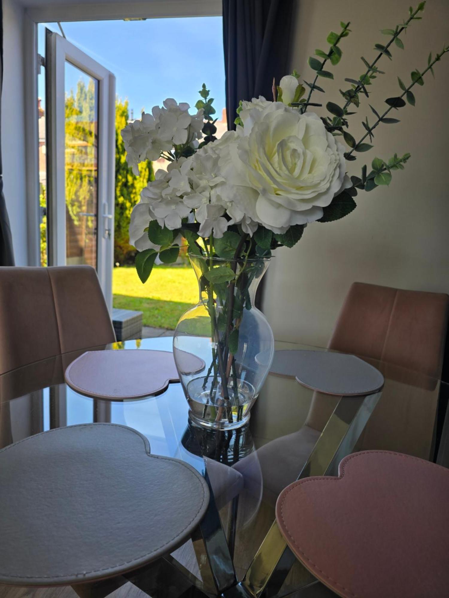 The Heart - Cosy 3 Bedroom House With Double Driveway And Garden In Manchester Eksteriør bilde